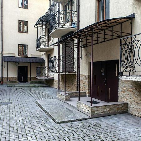 Apartamenty On Kryvonosa リヴィウ エクステリア 写真
